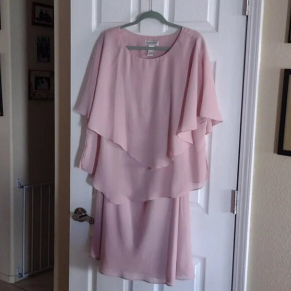 Mother of the Bride or wedding guest - two piece flowy chiffon dress - 20W - Picture 3 of 3